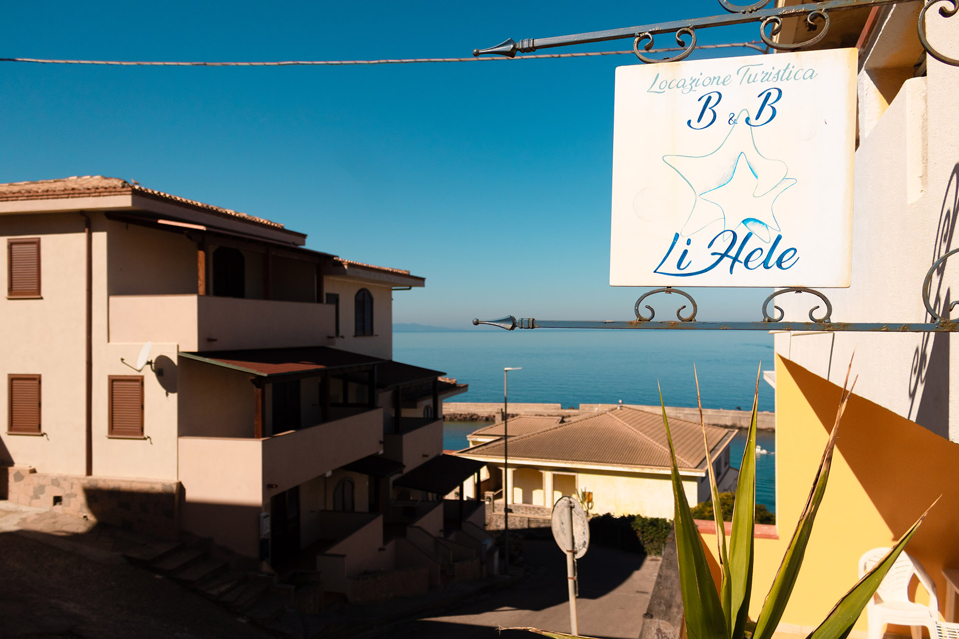 Lihele, insegna esterna