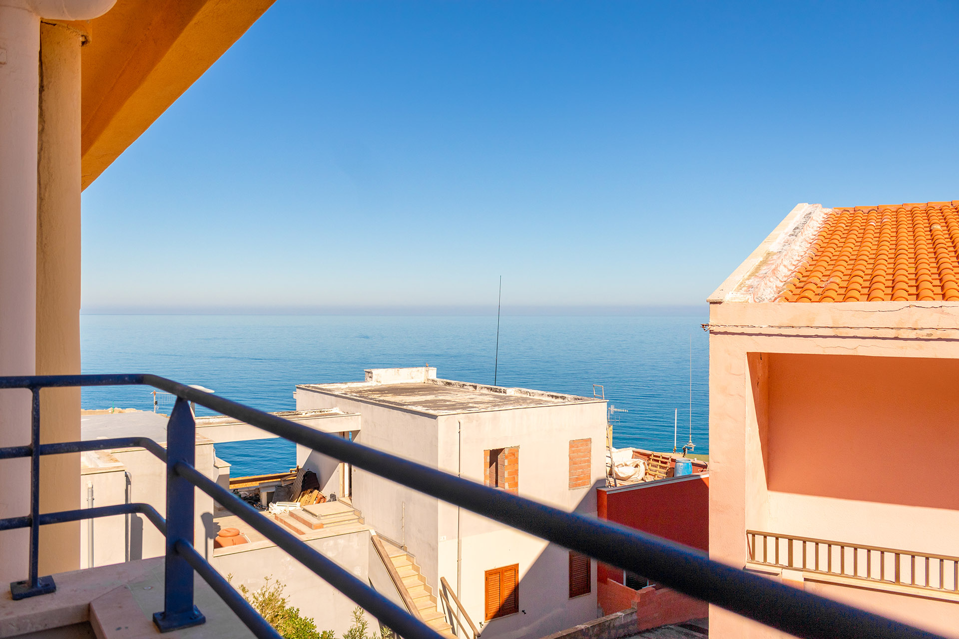 Lihele, camera vista mare